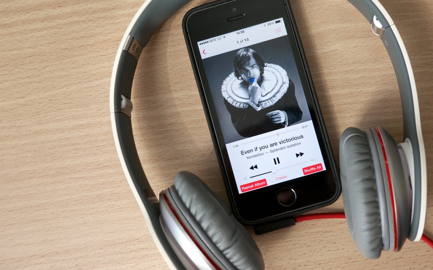 iPhone Apple Headphones Beats 2