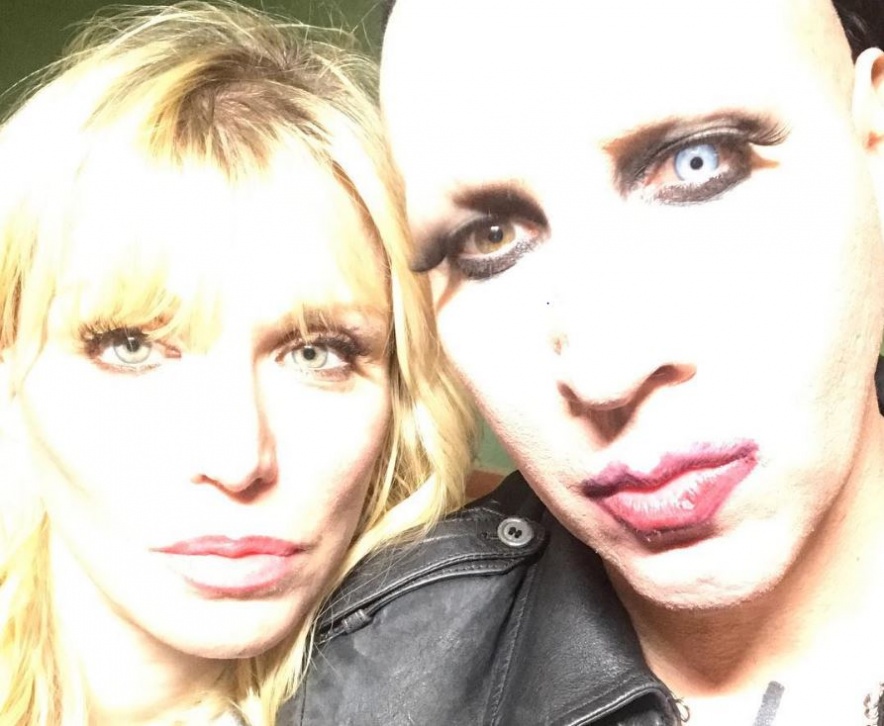 Open Air Rádió Marilyn Manson Tattooed In Reverse Videoklip Courtney Love és Lisa Marie